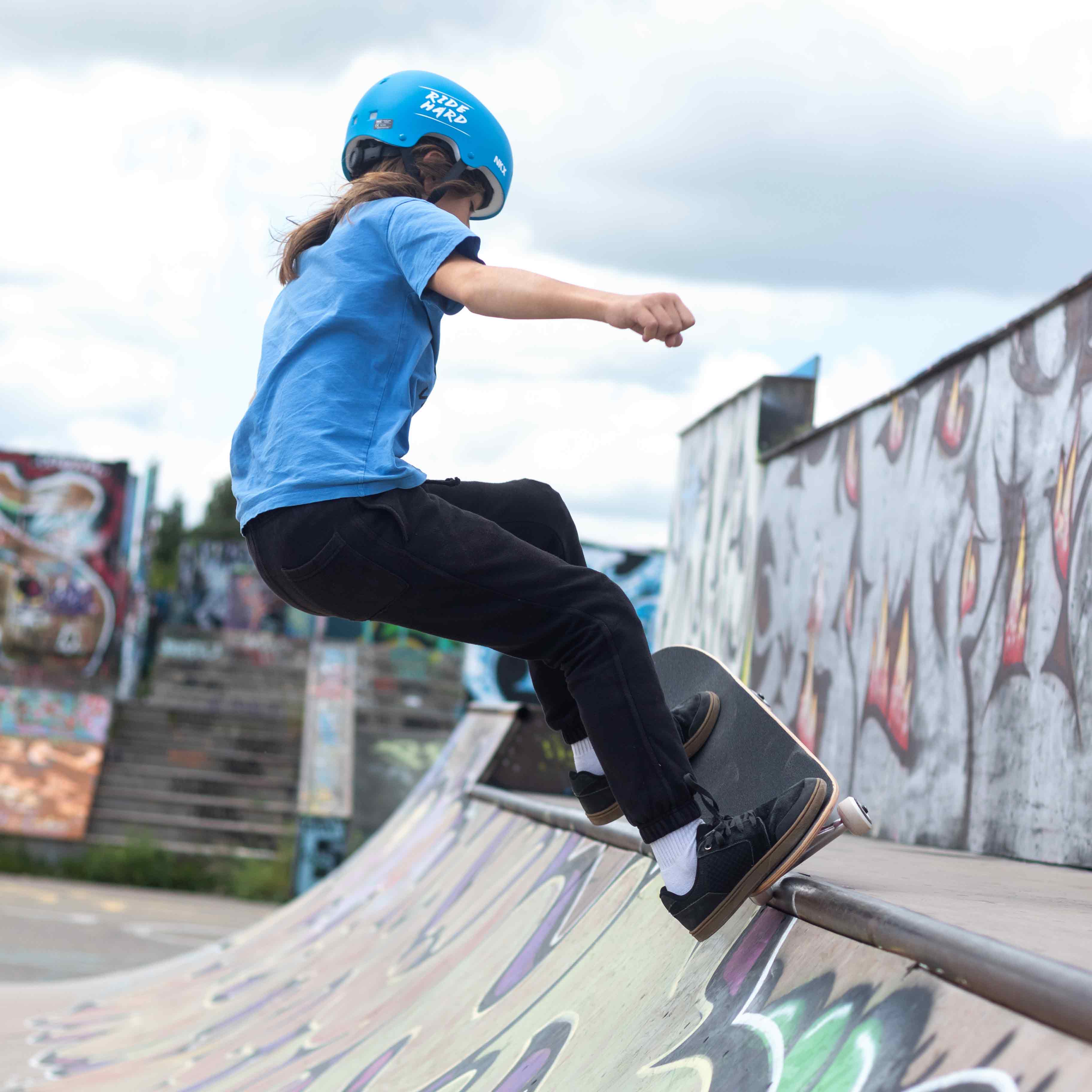 NKX Brain Saver zertifizierter Skate-Helm