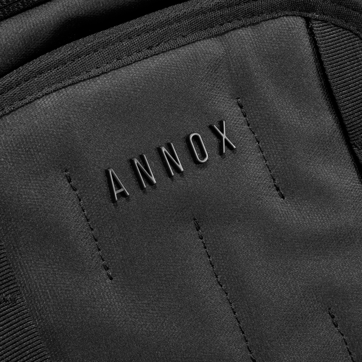 Annox Vault 28L - Wasserabweisender Rucksack für Skifahren, Sport und Reisen